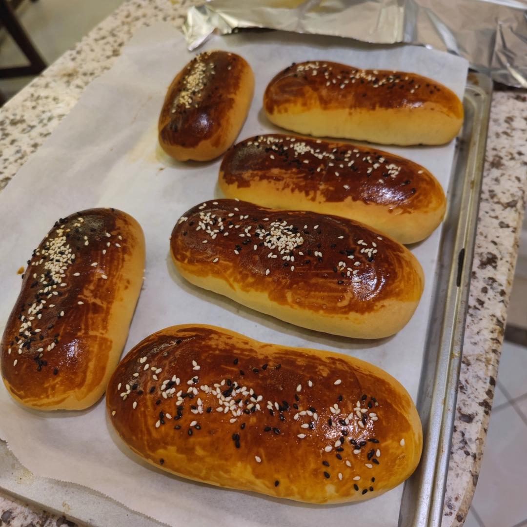 松软香甜热狗面包