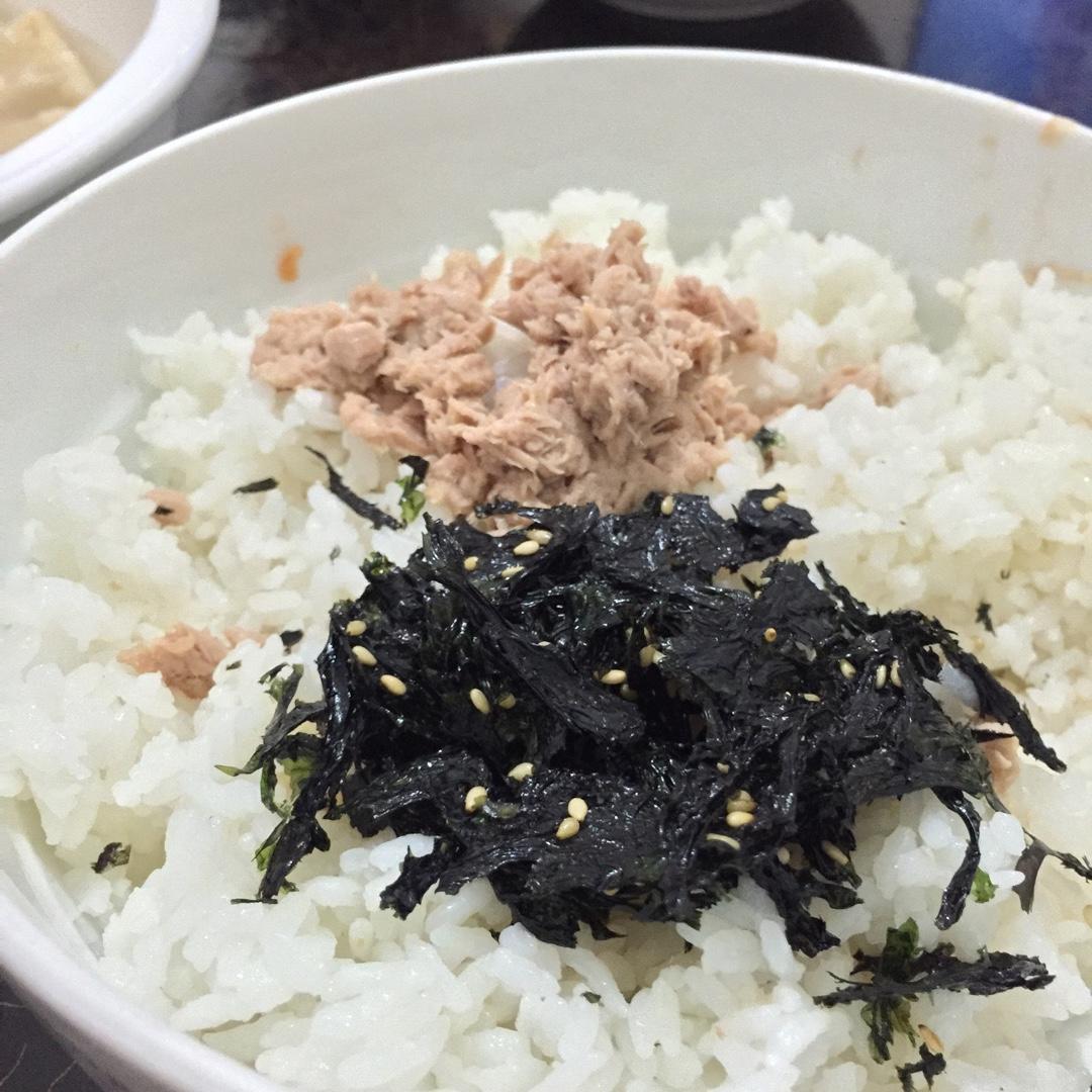 金枪鱼拌饭