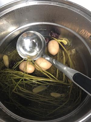 三月三，荠菜煮鸡蛋的做法 步骤2