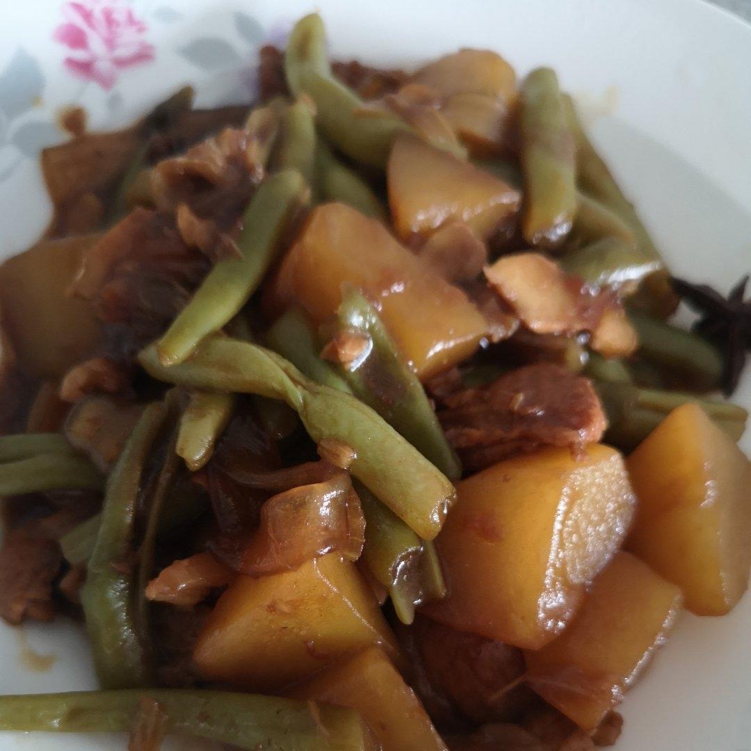土豆炖肉豆角粉条（东北版）