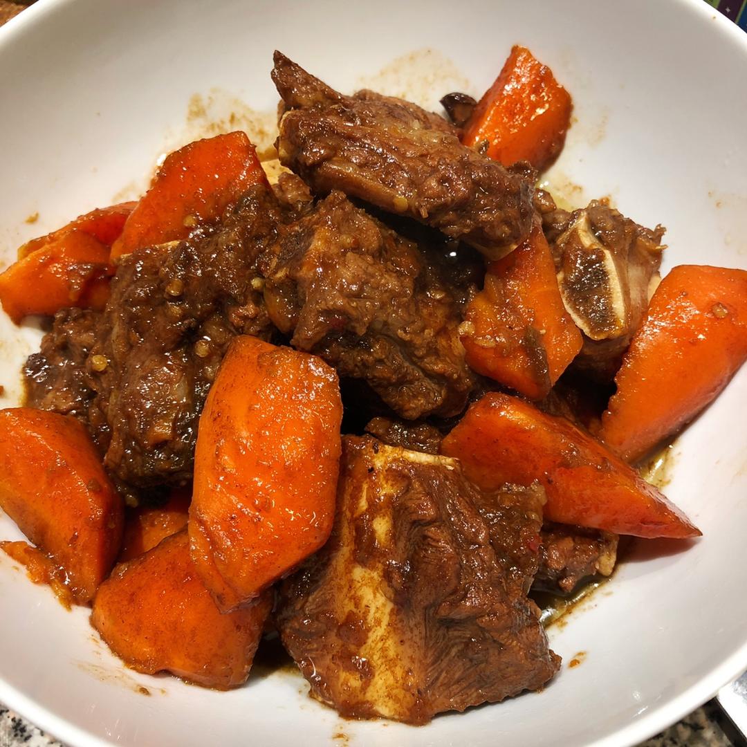 胡萝卜炖牛排骨