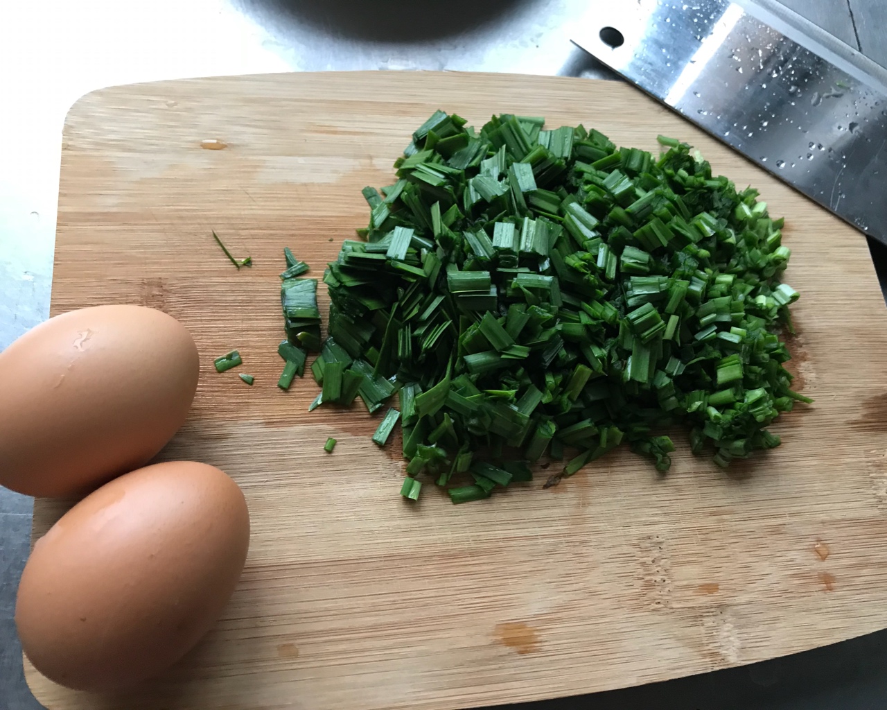 极简韭菜鸡蛋面的做法 步骤1