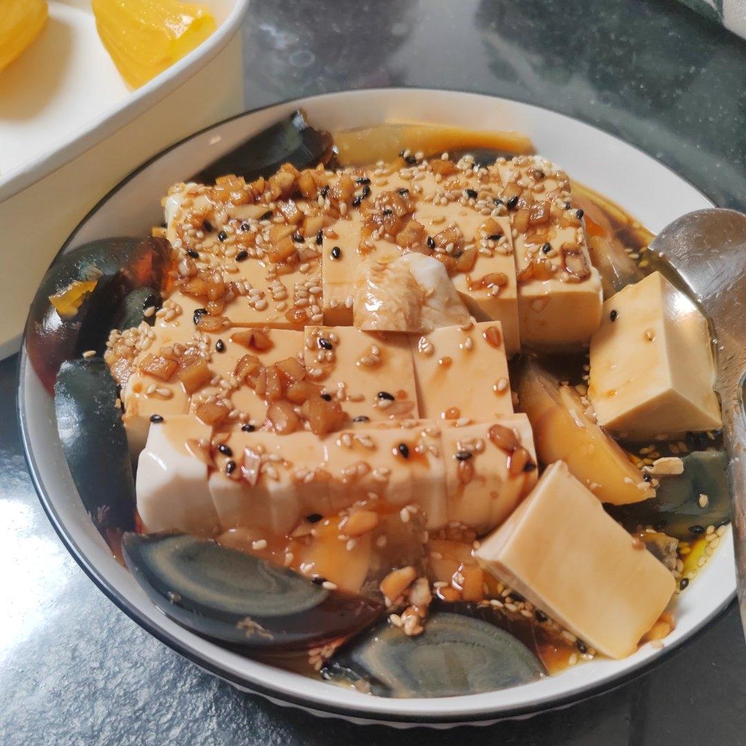 皮蛋拌豆腐
