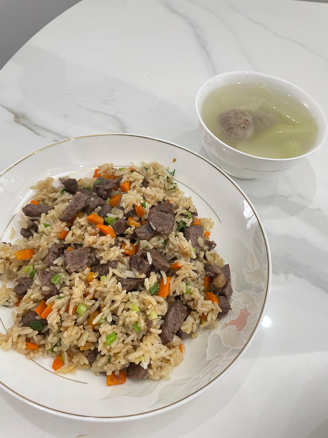 孩子最爱吃香喷喷的牛肉粒炒饭