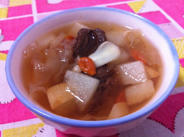 冰糖银耳雪梨汤
