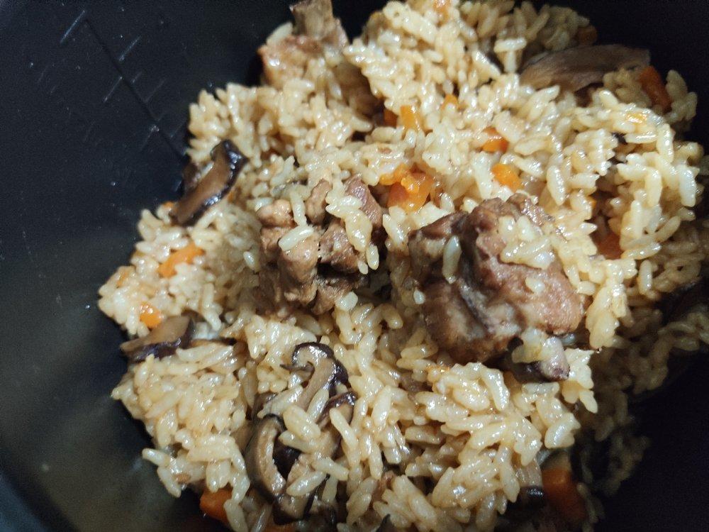 喷香排骨焖饭（爆好吃）