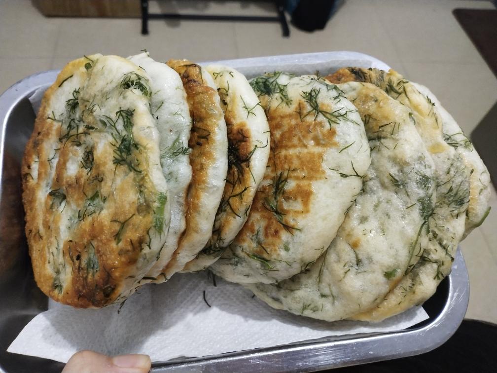 超级柔软的鸡蛋茴香发面饼