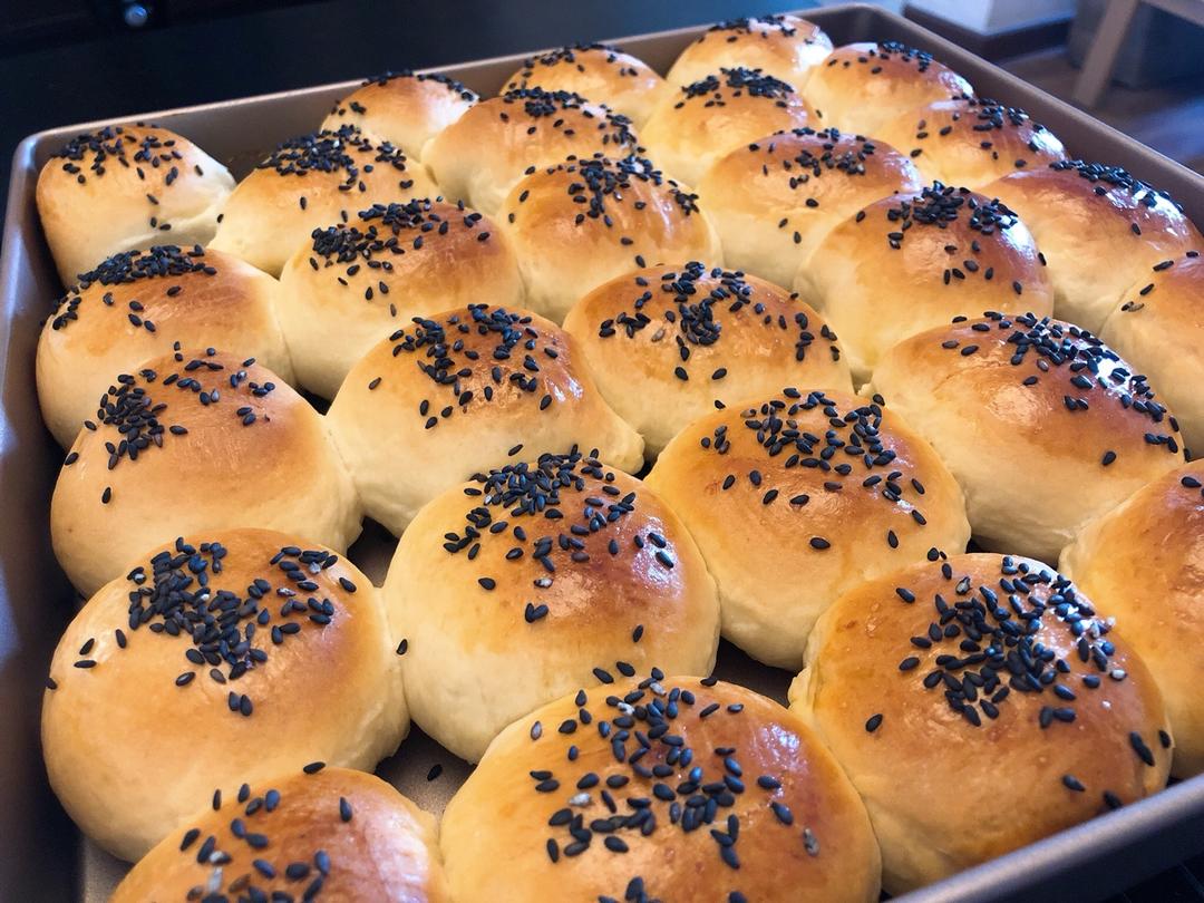 家常版蜂蜜小面包 搭配热牛奶营养早餐好味道 做法简单味道好