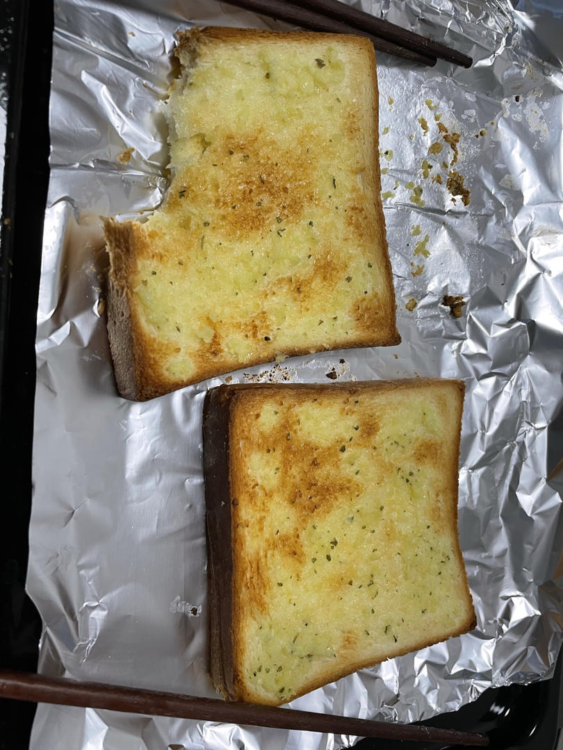 吃完还想啃手指的蒜香烤吐司面包