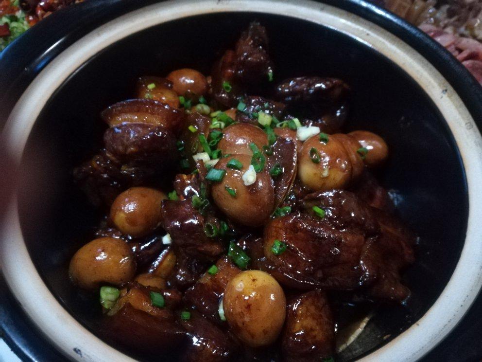 加了鹌鹑蛋后，这盘红烧肉，美味的逆天啦——鹌鹑蛋烧肉（孔瑶食谱）