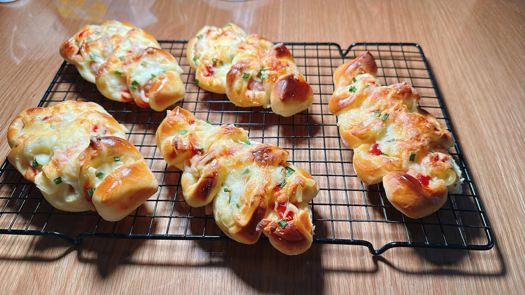 一个面团撑起一家店的台式面包—香肠面包