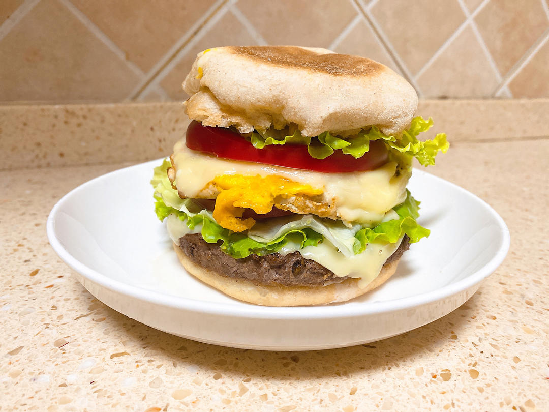 牛肉汉堡 煎出香嫩多汁的牛肉饼