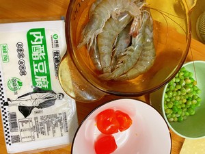 咸蛋黄虾仁烩豆腐的做法 步骤1