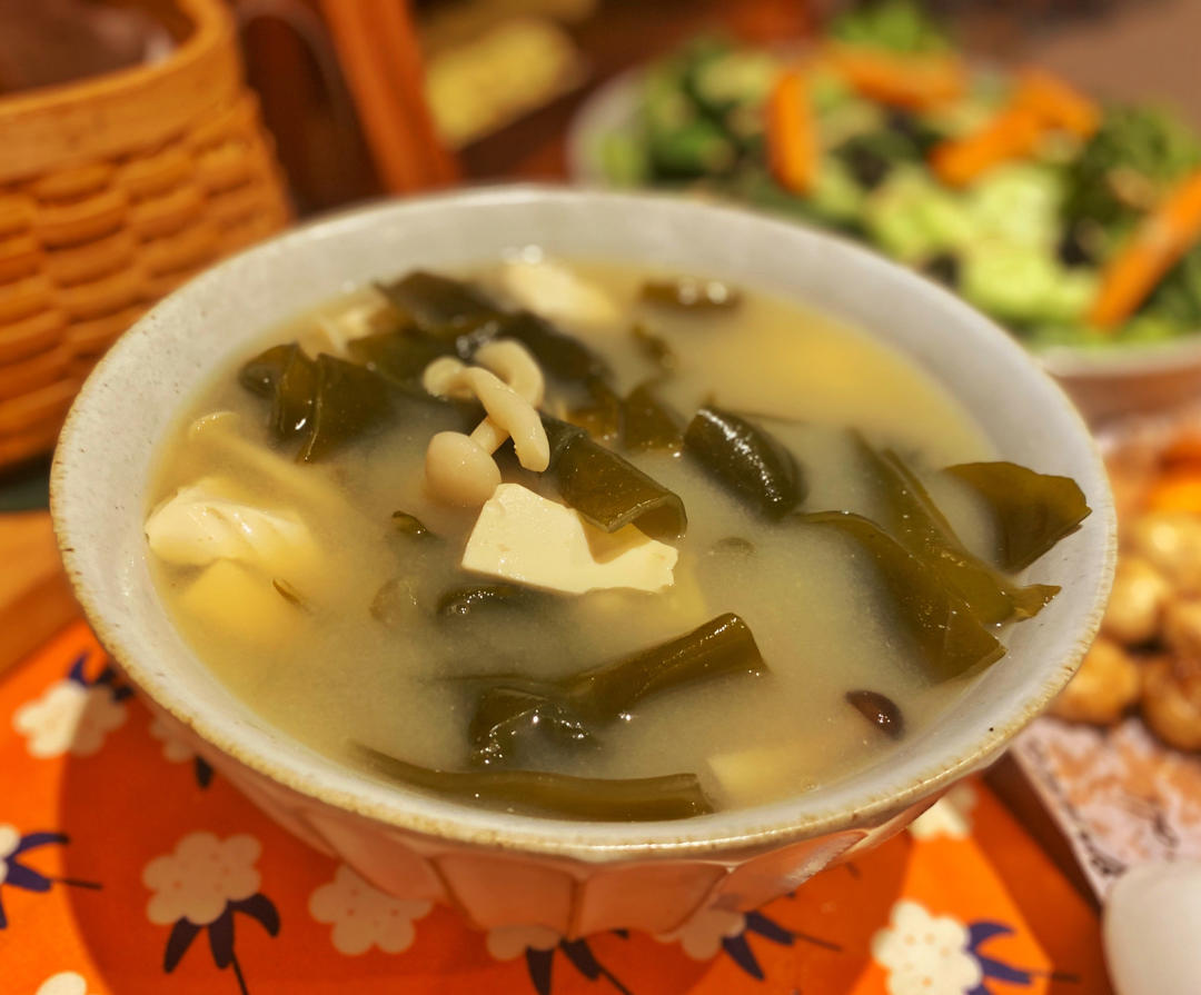 豆腐裙带菜味噌汤