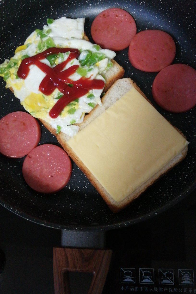 鸡蛋芝士烤吐司