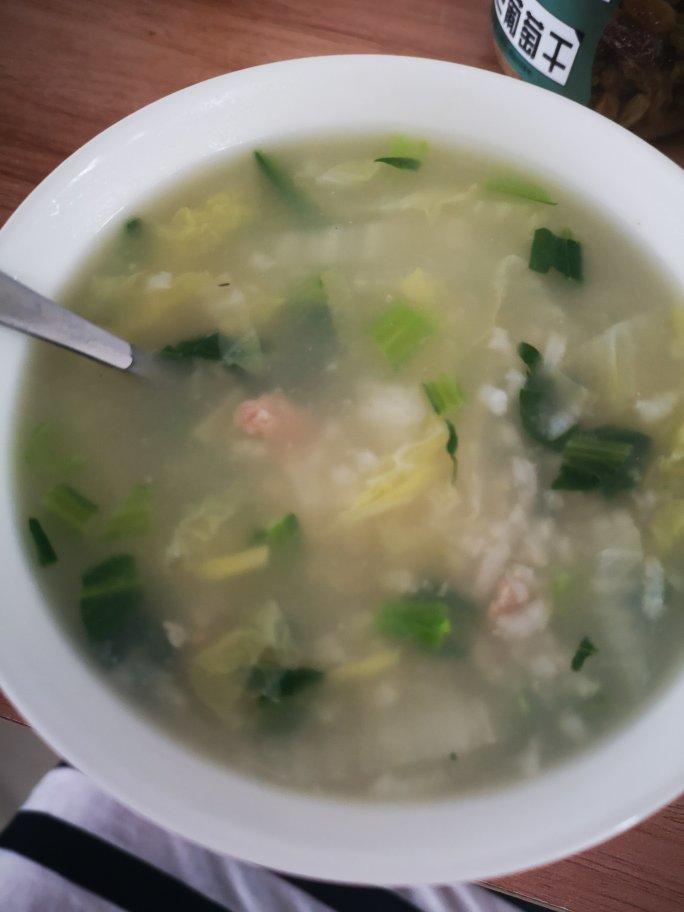 妈妈们必学，简单美味又营养的青菜瘦肉粥