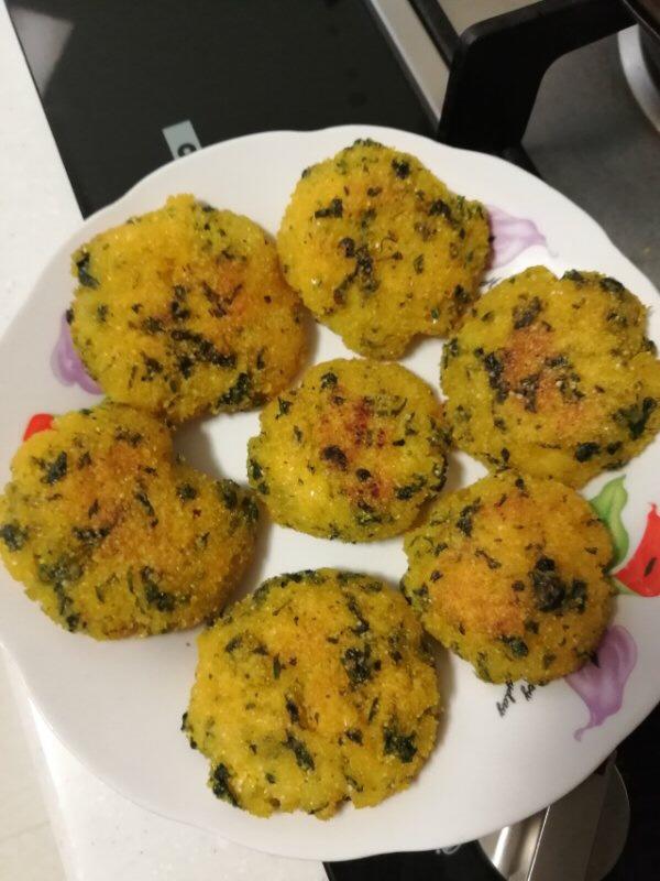 玉米面菜饼子（贴饼子）