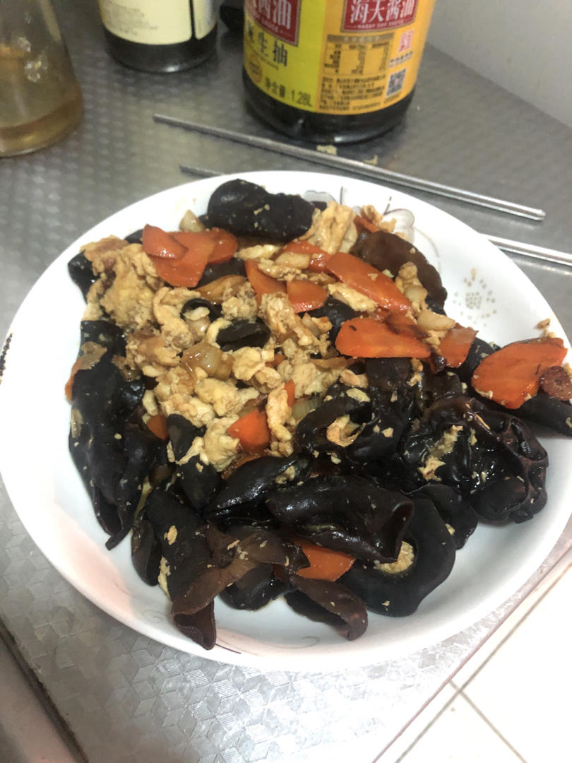 木耳炒鸡蛋 Wood ear Mushrooms with Egg