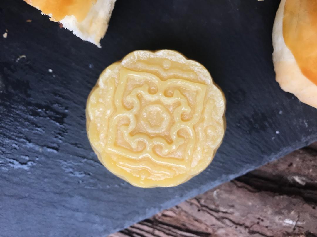 超详细图解版--流心奶黄月饼