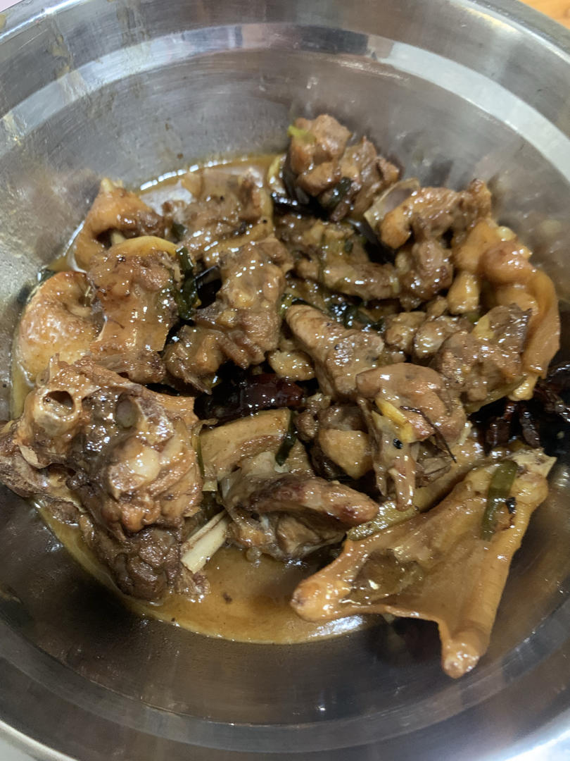 传统正宗的啤酒鸭配方和做法，鲜嫩香浓，只需炒千万不要焯水