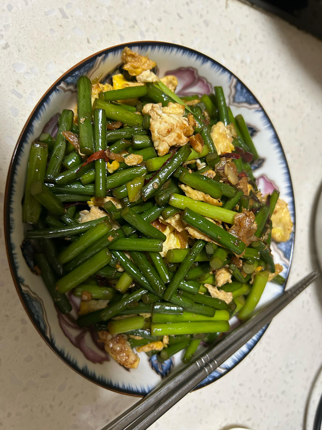 两分钟做好蒜苔炒鸡蛋
