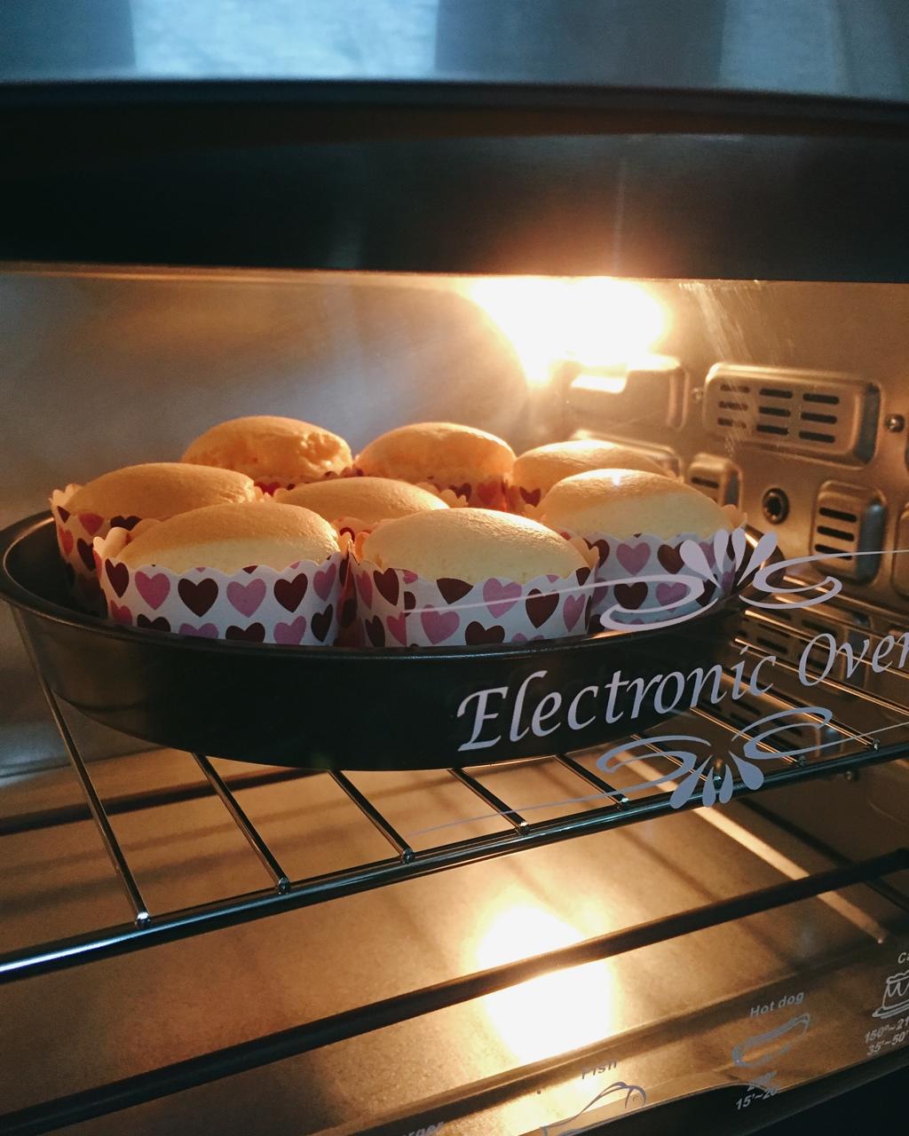 软绵绵戚风纸杯蛋糕