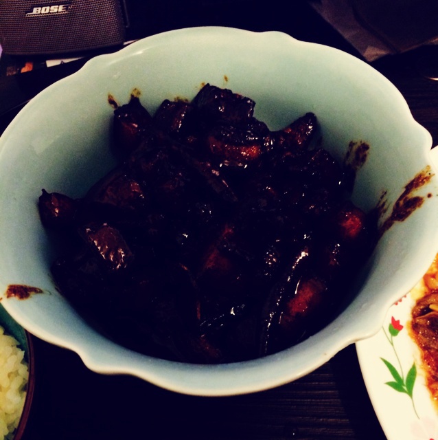 吃着碗里望着锅里的红烧肉