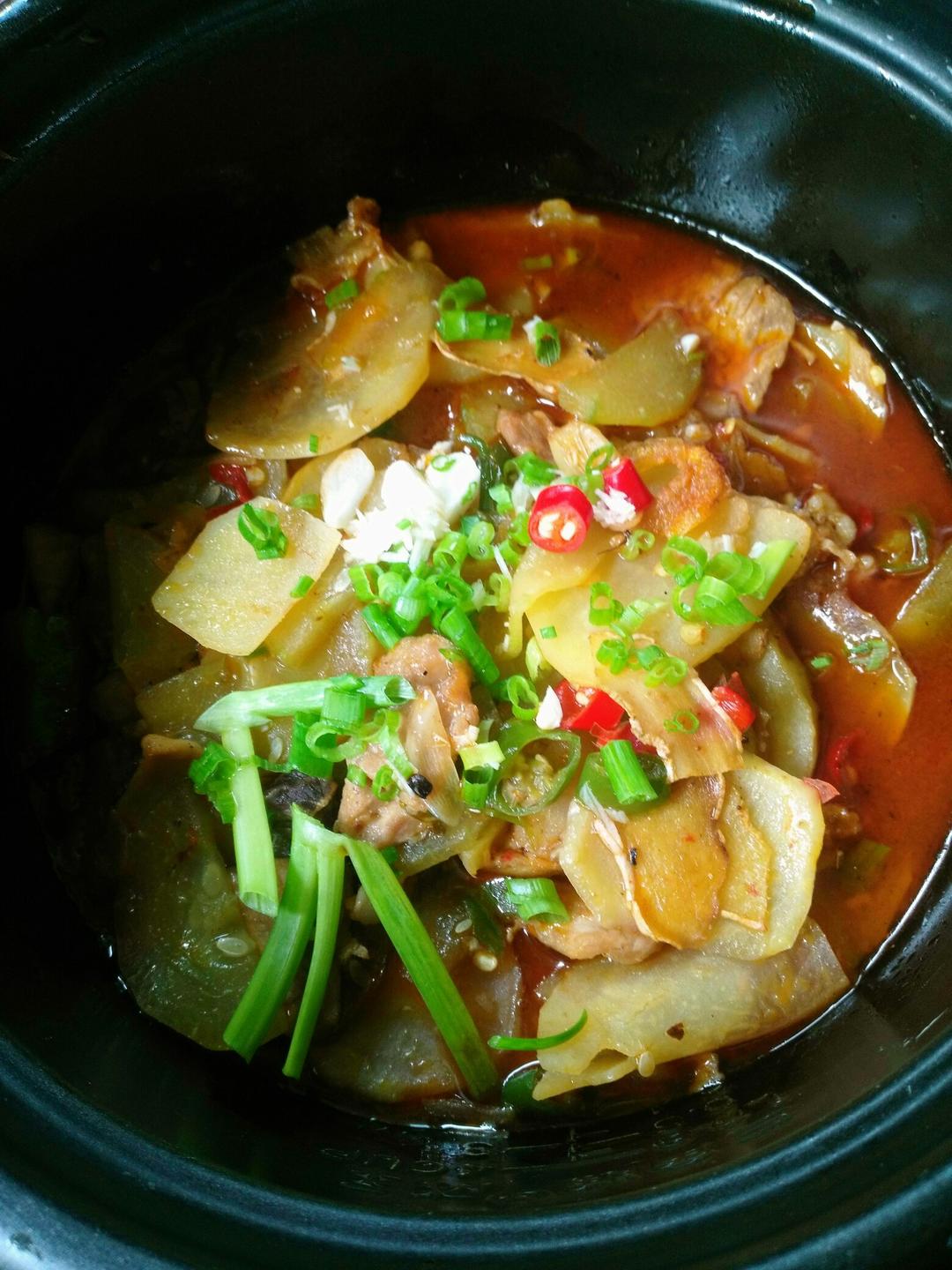 金属鲁拉酱酱酱做的黄瓜肉片煲