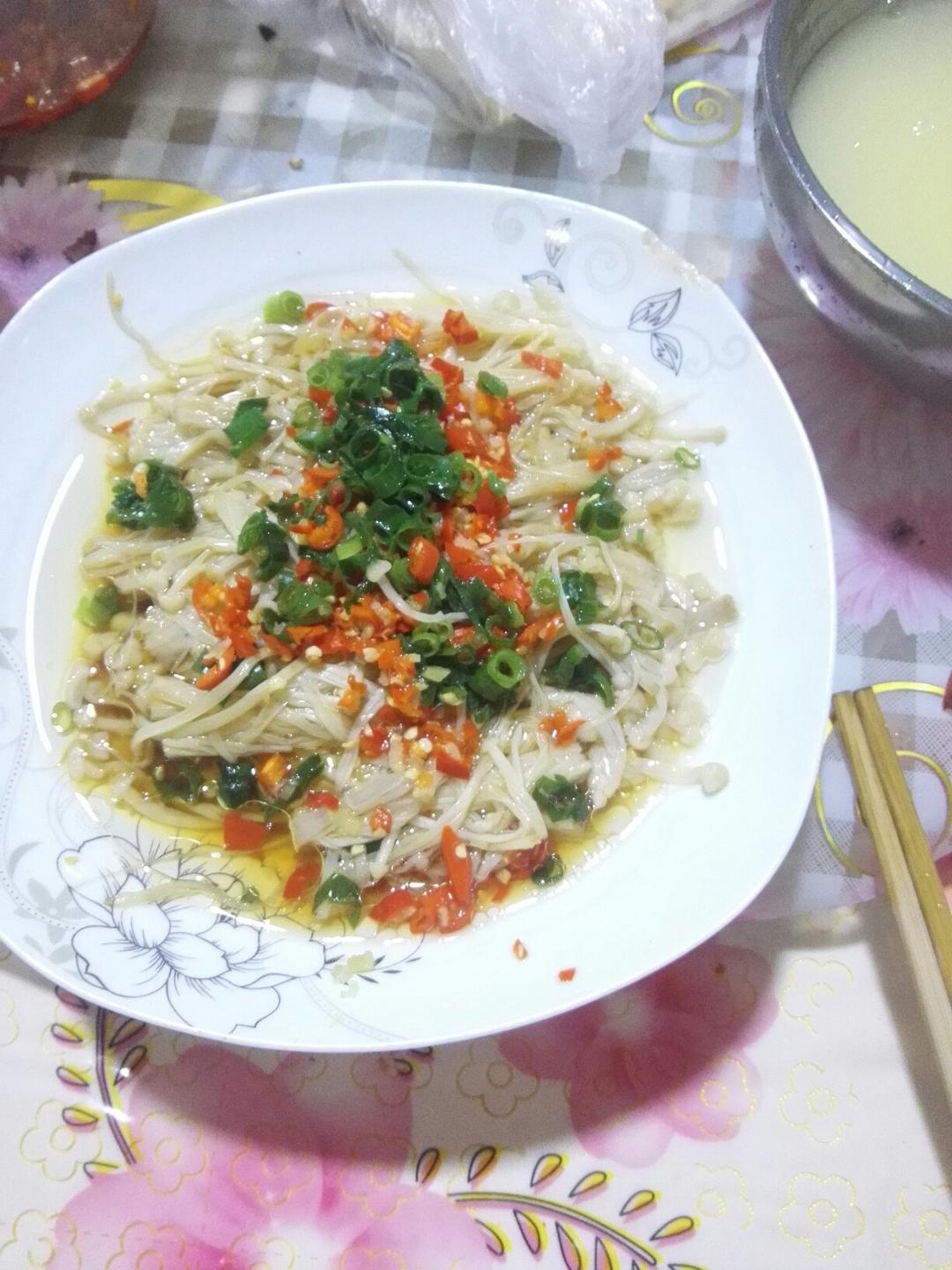 剁椒金针菇