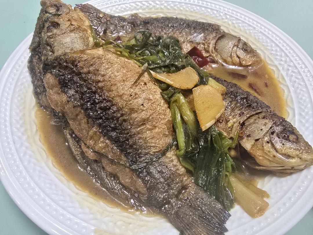 宁波名菜～葱烤鲫鱼