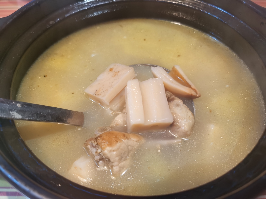 简单易做老少皆宜的传统煲汤--排骨藕汤的做法