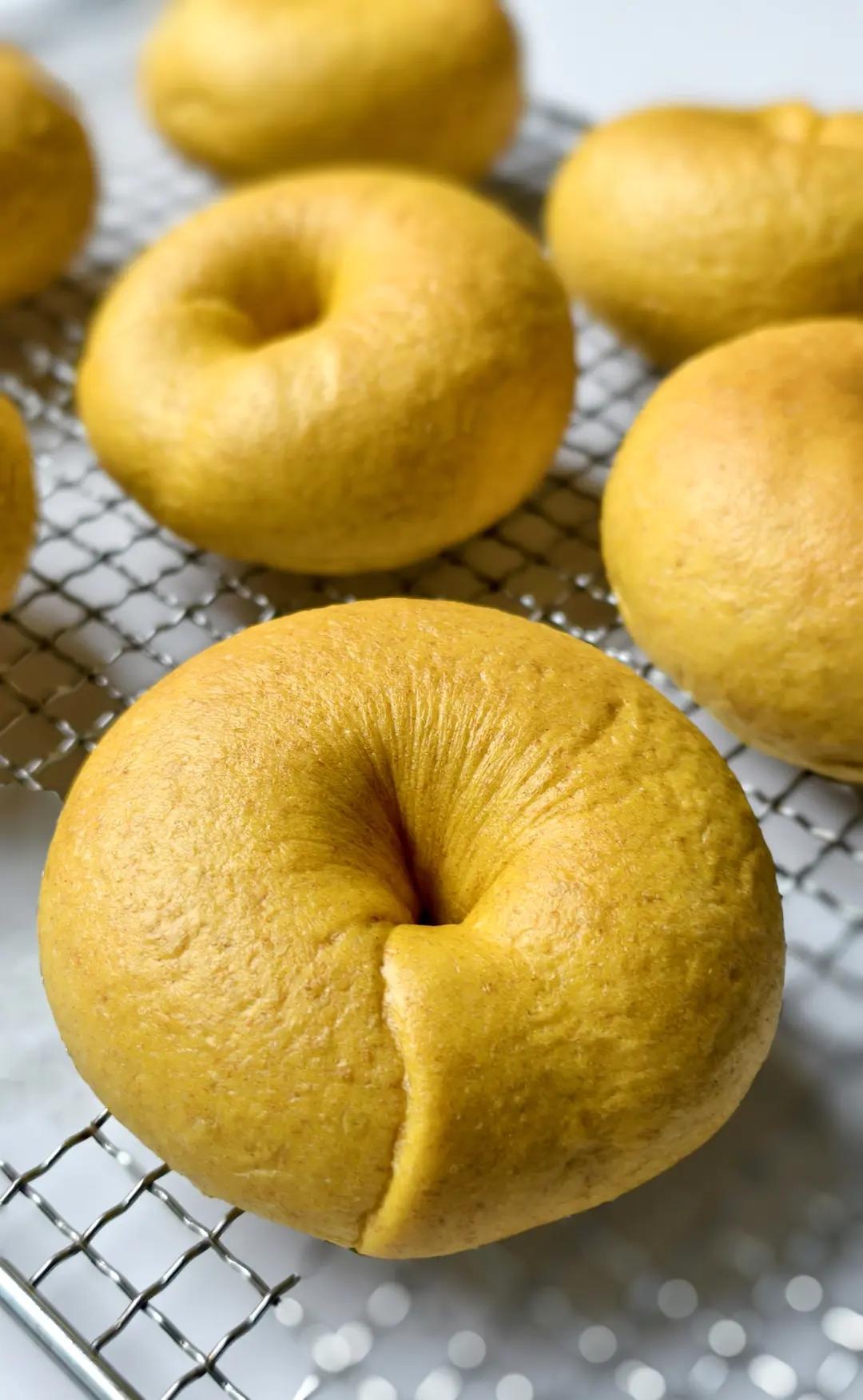 低卡饱腹，超简单但超~好吃的无油糖南瓜全麦贝果