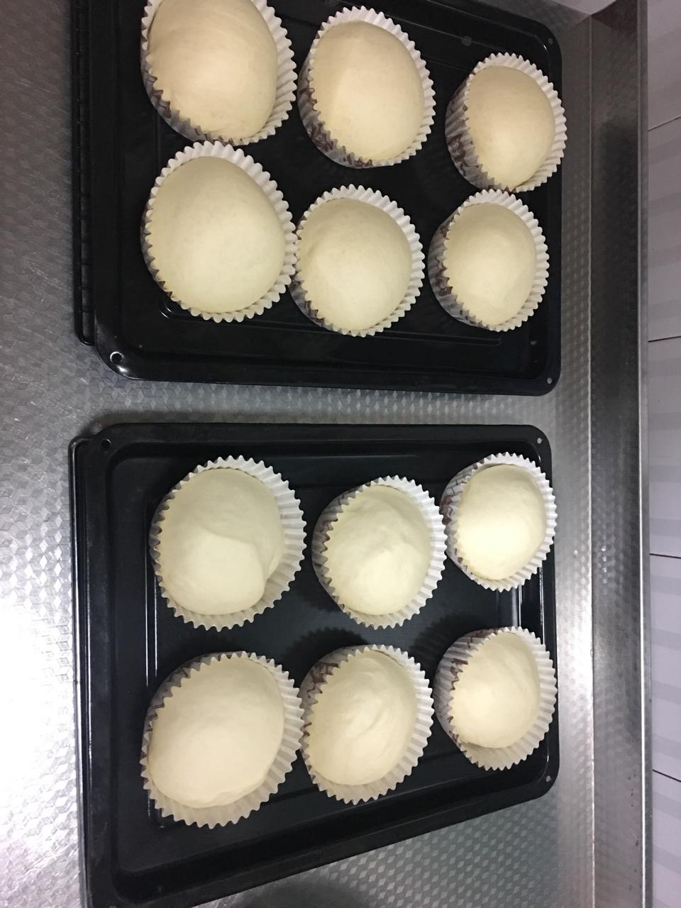 椰蓉蜜豆泡浆面包