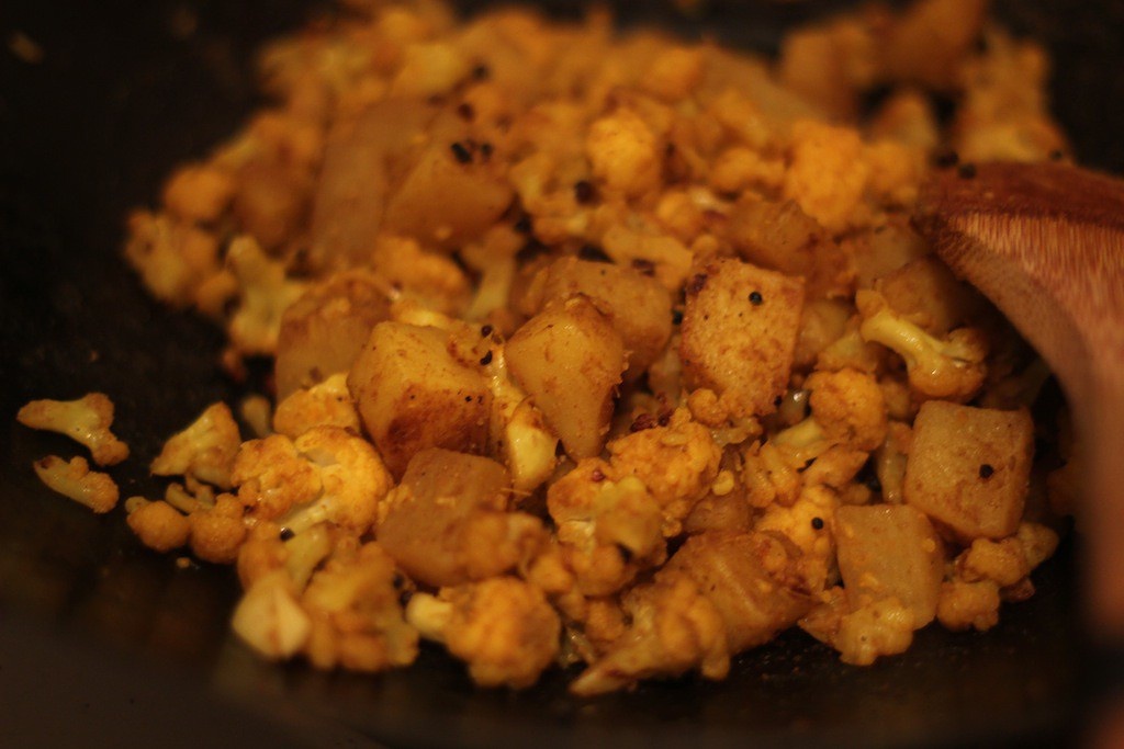 尼泊尔家常菜：花菜炒土豆的做法