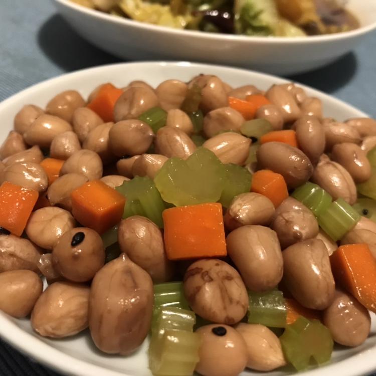 凉拌芹菜花生米胡萝卜