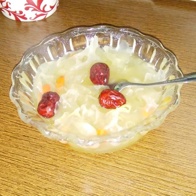 冰糖银耳红枣汤