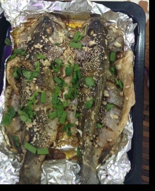 盐烤鲈鱼