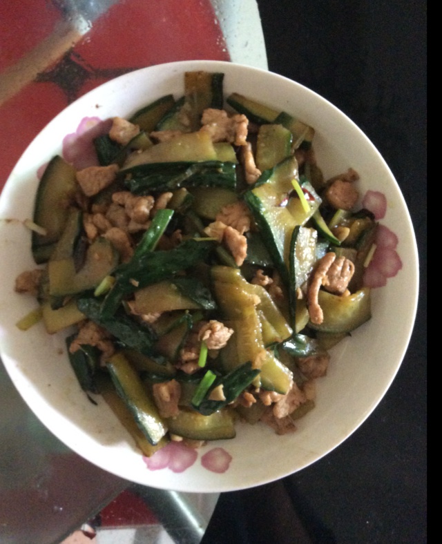 黄瓜炒肉片