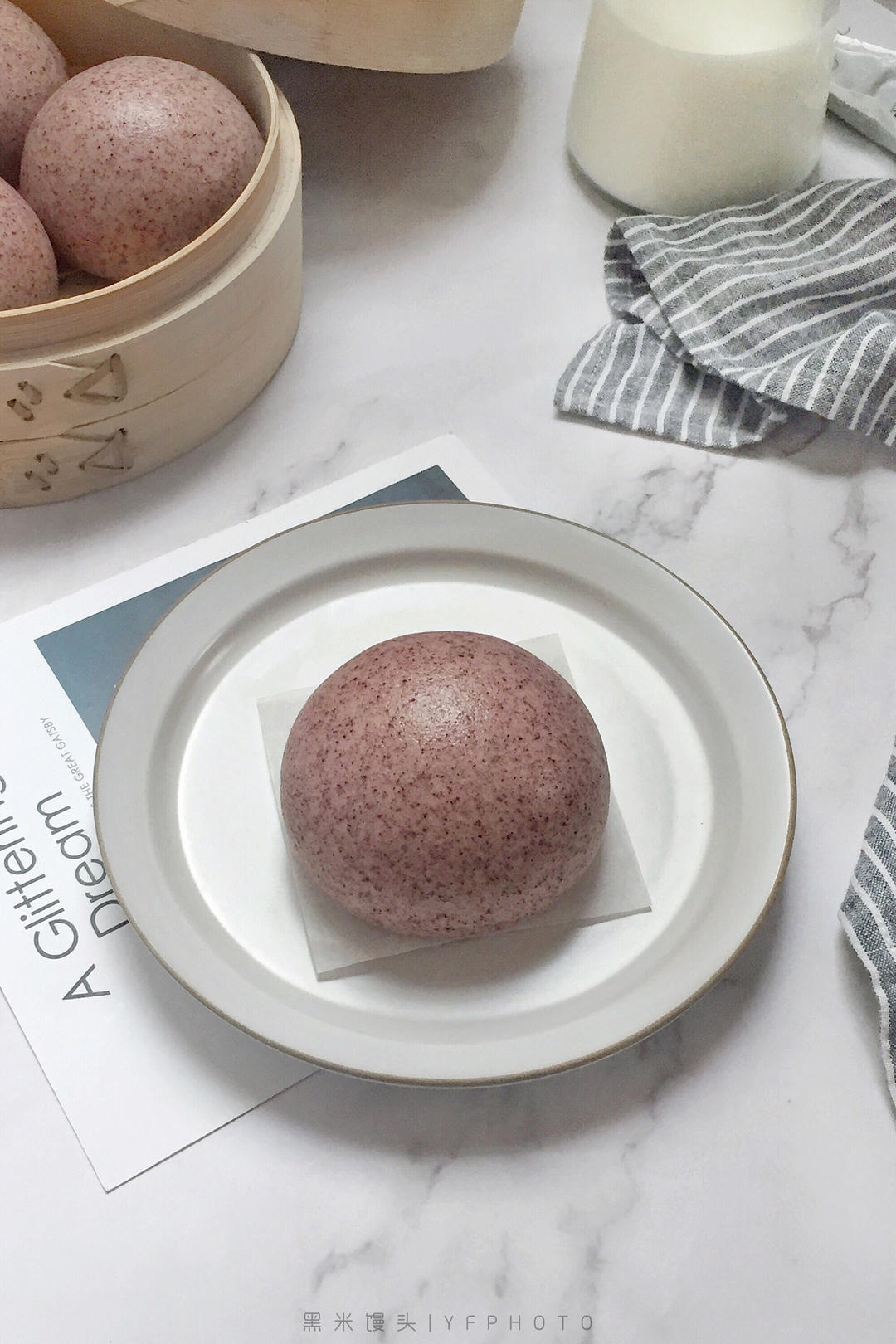 一发黑米馒头，米香四溢❗️。       （纯手揉）