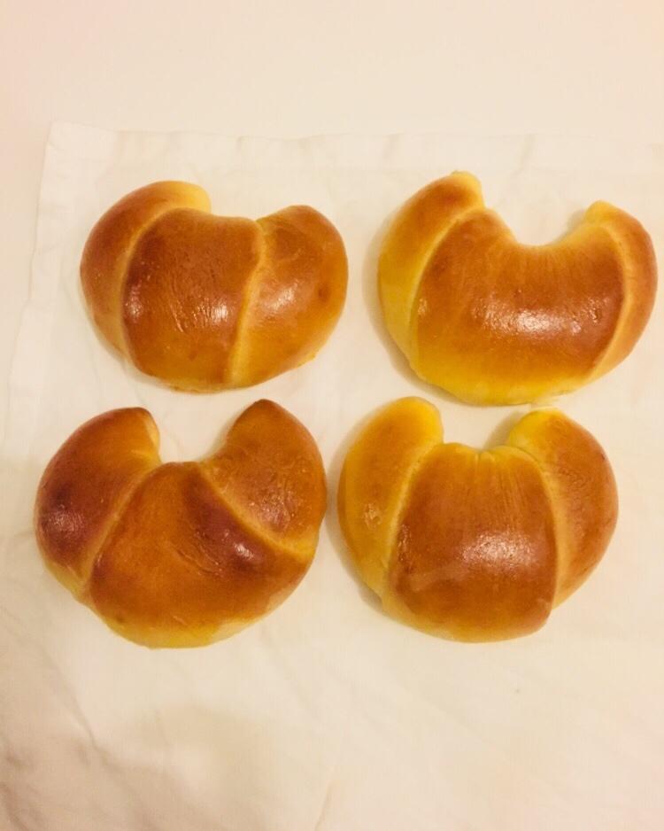 好看好吃的金牛角软面包