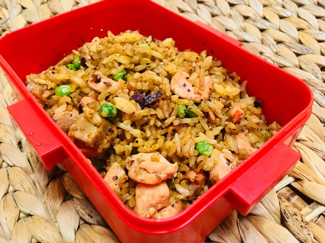 蒜香黄油三文鱼炒饭