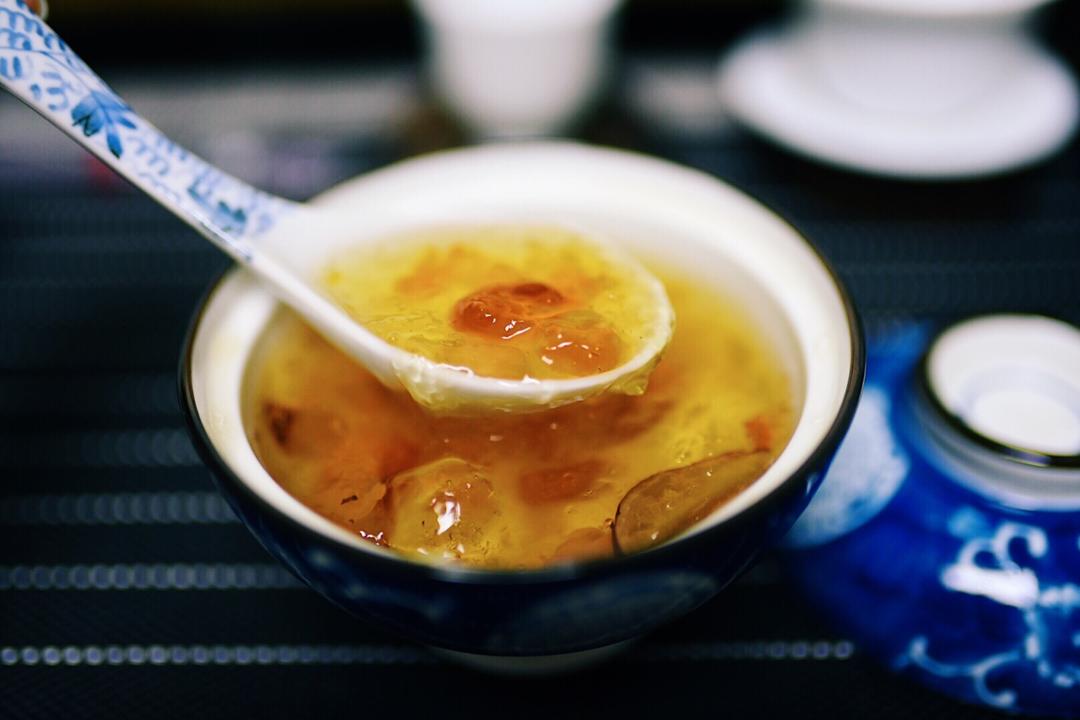 桃胶皂角米雪燕羹