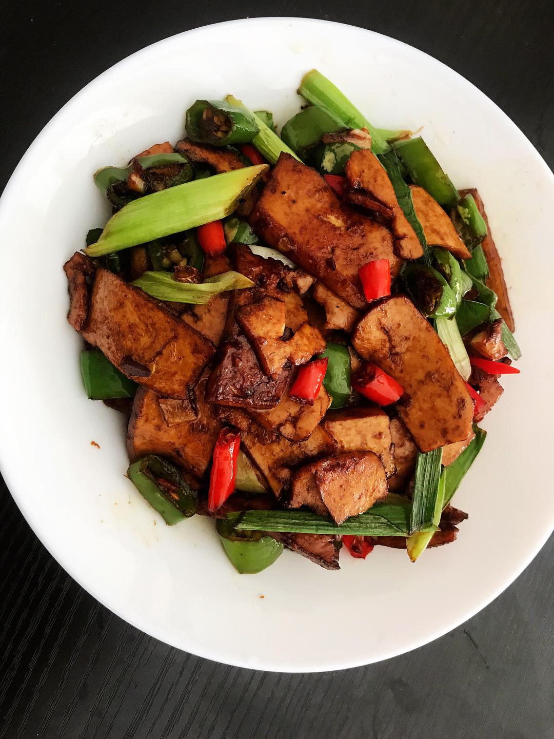 蒜苗香干的做法