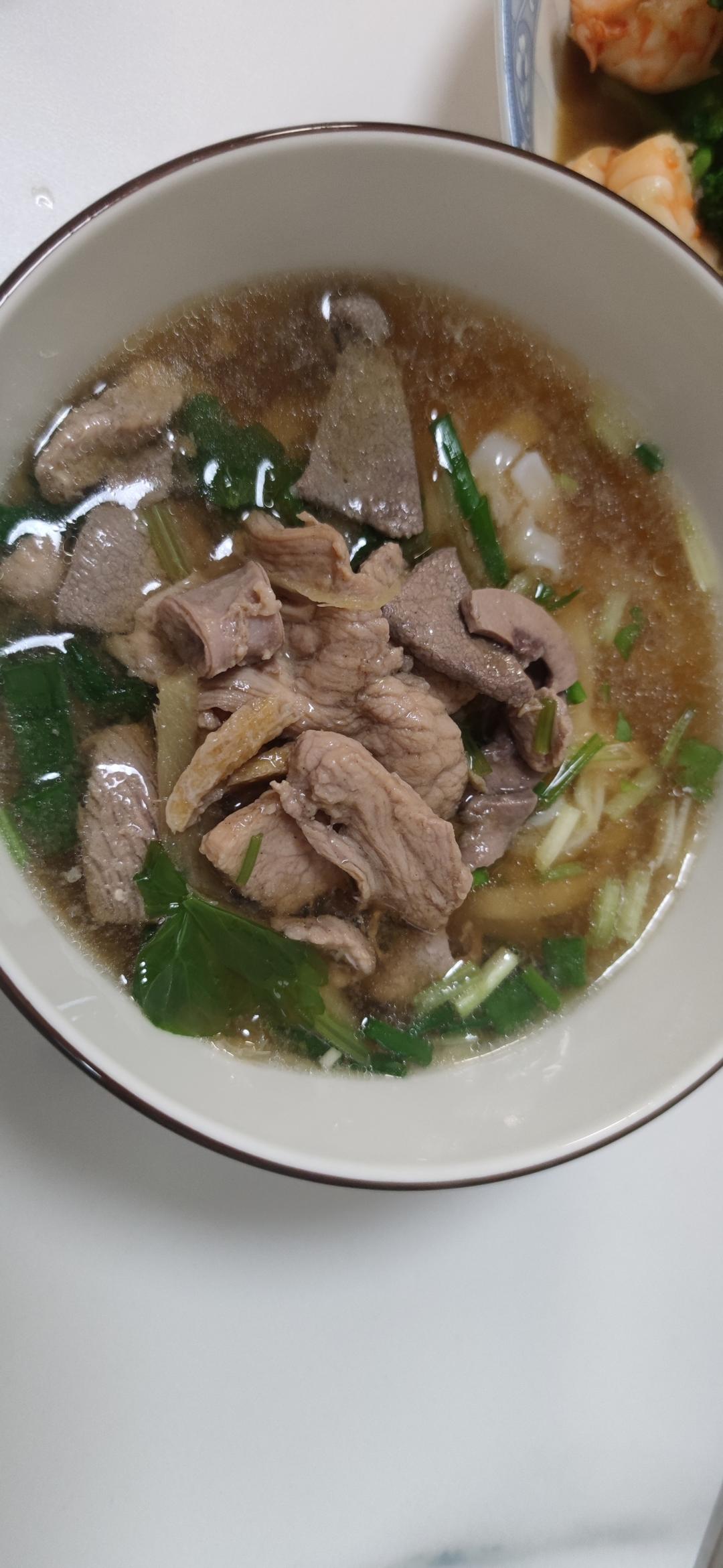 客家猪杂汤河粉（我家的祖传秘方٩(˃̶͈̀௰˂̶͈́)و