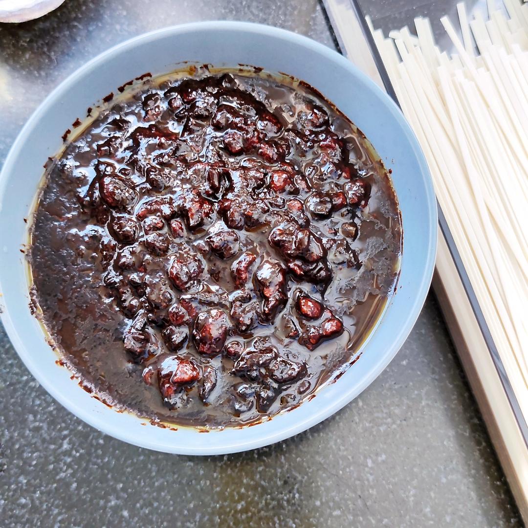 东北榛蘑炸酱面