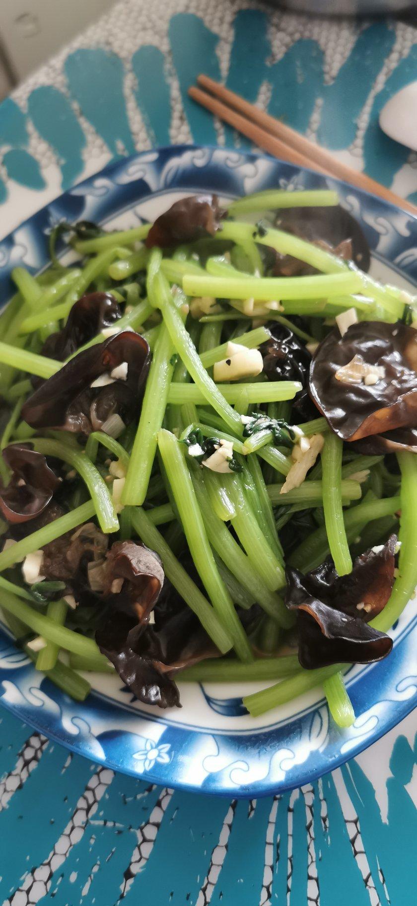 清炒茼蒿