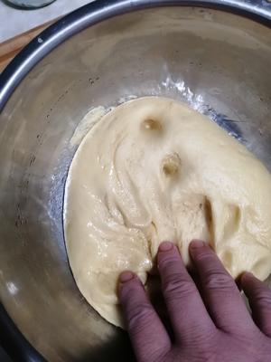 无水无奶低筋面粉面包的做法 步骤1