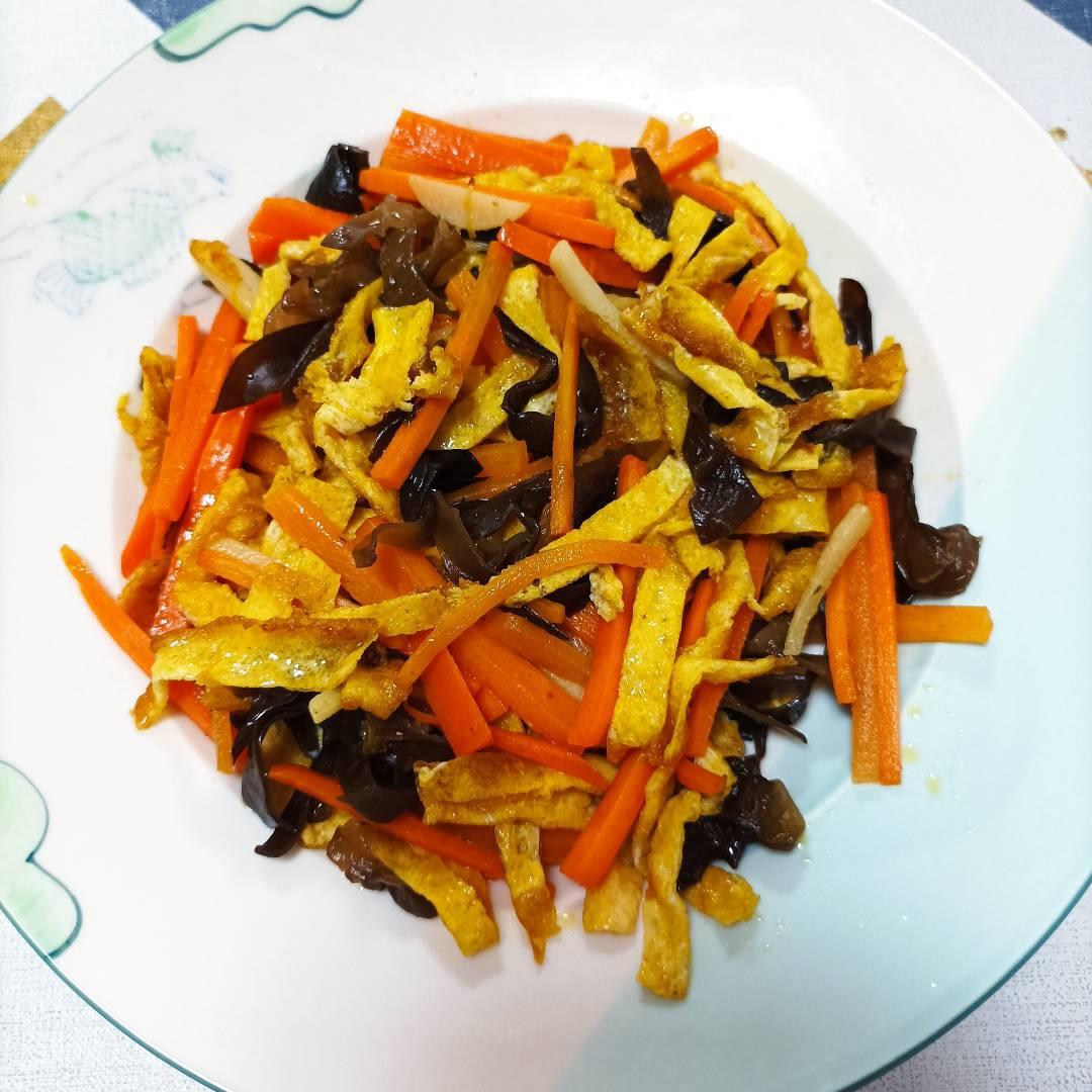 胡萝卜鸡蛋炒木耳