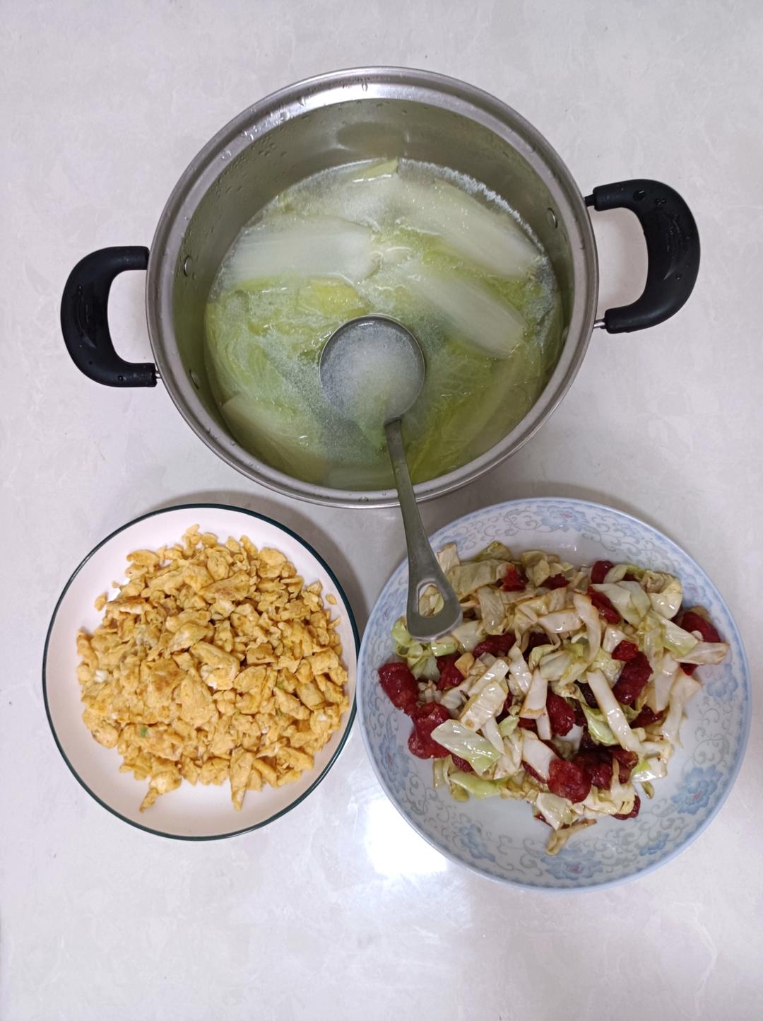 腊肠手撕包菜