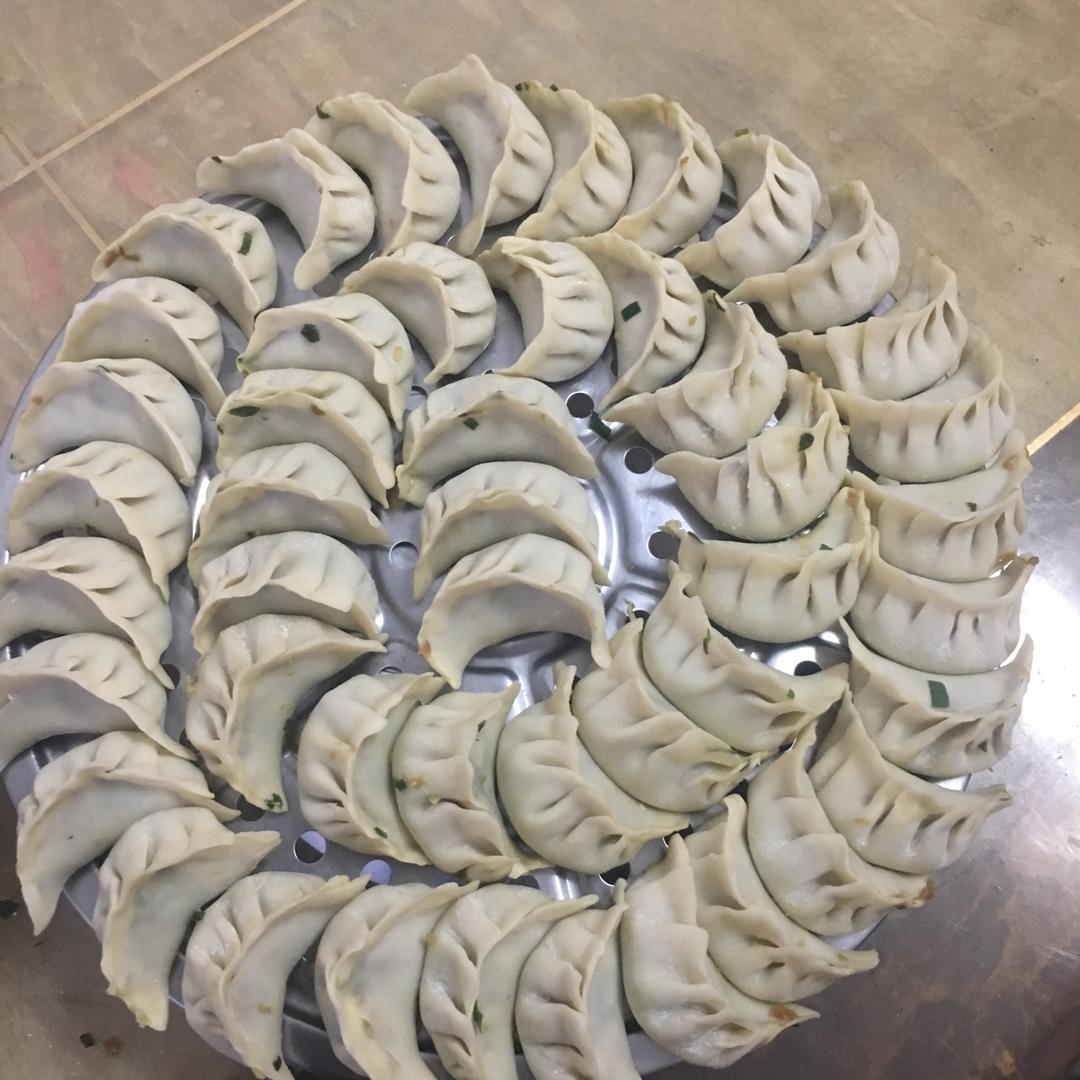 韭菜猪肉饺子(最简单最好吃又最多汁的饺子)